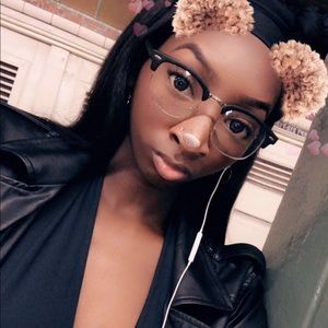 Meet your Posher, Maya